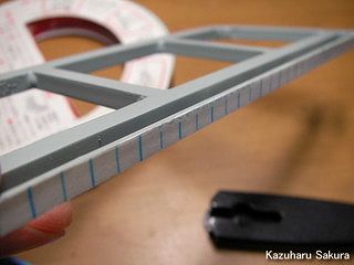 タミヤ ハイラックス・ハイリフト製作記 ～ 荷台の鳥居の製作 ～ 両面テープで固定